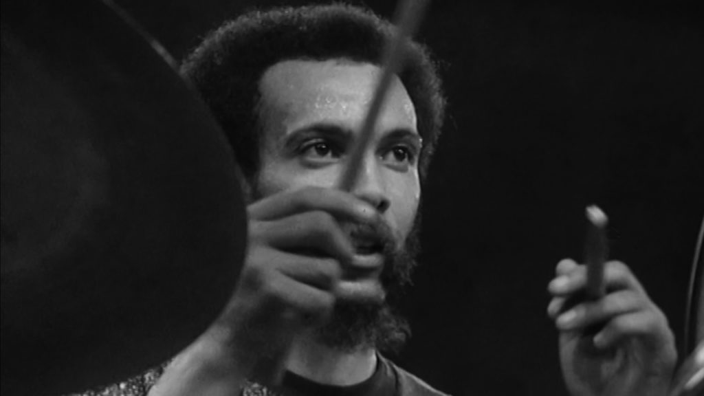 MILFORD GRAVES FULL MANTIS de Jake Meginski et Neil Young