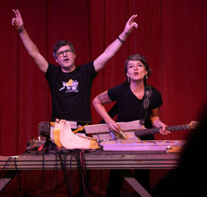 ECOUTES SONORES/CONCERTS  : LE SILENCE DES PANTOUFLES Duo Radiosonique Noise